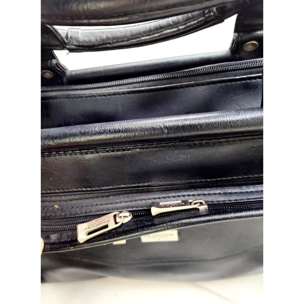 US Luggage New York Black Leather Expandable Briefcase Laptop Bag w Strap 16